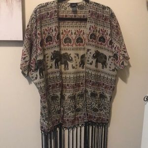 Cute kimono! Maybe worn a couple of times!